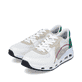 Weiße Rieker Damen Sneaker Low N5240-80 mit flexibler und ultra leichter Sohle. Schuhpaar seitlich schräg.