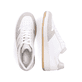 Weiße Rieker Damen Sneaker Low M5509-80 mit strapazierfähiger Sohle. Schuh von oben, liegend.