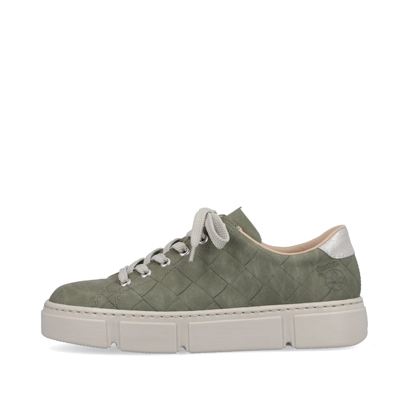 Grüne Rieker Damen Sneaker Low N59W2-52 mit einer Schnürung sowie Krokodiloptik. Schuh Außenseite.