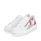 Weiße remonte Damen Sneaker D1C01-80 mit Reißverschluss sowie der Komfortweite G. Schuhpaar seitlich schräg.