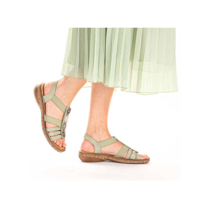 Mintgrüne Rieker Damen Riemchensandalen 628G9-52 mit einer schockabsorbierenden Sohle. Schuh am Fuß