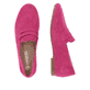 Magentafarbene remonte Damen Loafer D0K02-31 mit einem Elastikeinsatz. Schuh von oben, liegend.