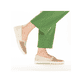 
Sandbeige Rieker Damen Ballerinas M2361-60 mit einer robusten Profilsohle. Schuh am Fuß