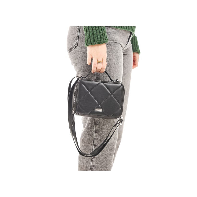 Rieker Damen Handtasche H1513-00 in Nachtschwarz aus Kunstleder mit Reißverschluss. Handtasche getragen.