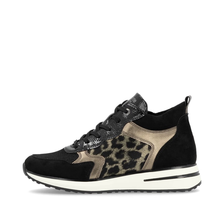 Schwarze remonte Damen Sneaker D1G71-03 mit Animal-Print sowie Reißverschluss. Schuh Außenseite.