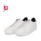 Kristallweiße Rieker EVOLUTION Herren Sneaker U0400-80 mit einer robusten Profilsohle. Schuhpaar schräg.