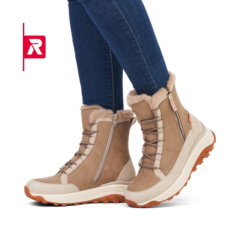 Beige Rieker EVOLUTION Damen Stiefel W0071-20 mit Schnürung und Reißverschluss. Schuh am Fuß.