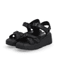 Schwarze Rieker Keilsandaletten W1552-00 mit flexibler und ultra leichter Sohle. Schuhpaar seitlich schräg.