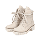 
Hellbeige Rieker Damen Schnürstiefel X5717-62 mit einer Profilsohle mit Blockabsatz. Schuhpaar schräg.