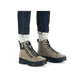 
Graugrüne Rieker Damen Schnürstiefel Z1805-52 mit einer robusten Profilsohle. Schuh am Fuß