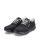 Schwarze Rieker Herren Sneaker Low 07811-00 mit flexibler Sohle. Schuhpaar seitlich schräg.