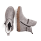 
Silbergraue Rieker Damen Kurzstiefel N1070-40 mit einer robusten Profilsohle. Schuhpaar von oben.