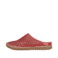 Rote Rieker Damen Clogs M2885-35 in Löcheroptik sowie einer griffigen Sohle. Schuh Außenseite.