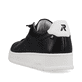 Schwarze Rieker Herren Sneaker Low U0400-00 mit einer abriebfesten Sohle. Schuh von hinten.