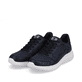 Blaue Rieker Herren Sneaker Low U0500-14 mit flexibler und ultra leichter Sohle. Schuhpaar seitlich schräg.