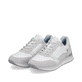 Weiße Rieker Damen Sneaker Low 42506-90 mit super leichter und flexibler Sohle. Schuhpaar seitlich schräg.