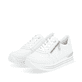 Weiße remonte Damen Sneaker D1326-80 mit Reißverschluss sowie der Komfortweite G. Schuhpaar seitlich schräg.