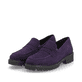 Auberginefarbene remonte Damen Loafer D8602-30 mit Gummizug sowie Komfortweite G. Schuhpaar seitlich schräg.