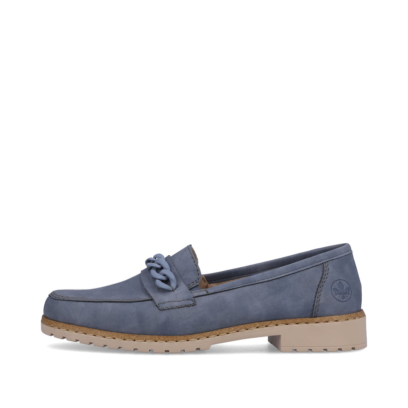 Blaue Rieker Damen Loafer 51863-10 mit Elastikeinsatz sowie modischer Kette. Schuh Außenseite.