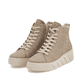 Beige Rieker Damen Sneaker High W0561-20 mit einer ultraleichten Plateausohle. Schuhpaar seitlich schräg.