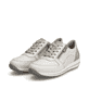 Weiße Rieker Damen Sneaker Low N1100-80 mit Reißverschluss sowie Extraweite H. Schuhpaar seitlich schräg.