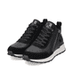 Schwarze Rieker Damen Sneaker High W0661-00 mit griffiger und leichter Sohle. Schuhpaar seitlich schräg.