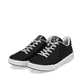 Schwarze Rieker Damen Sneaker Low 41900-00 mit flexibler Sohle. Schuhpaar seitlich schräg.