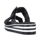 
Asphaltschwarze Rieker Damen Pantoletten V0299-00 mit Klettverschluss sowie Keilabsatz. Schuh von hinten