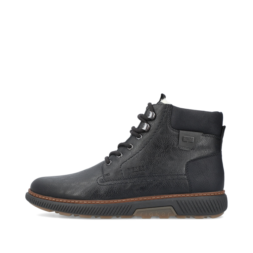 
Nachtschwarze Rieker Herren Schnürstiefel B3342-00 mit einer leichten Profilsohle. Schuh Außenseite