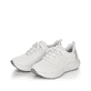 Weiße Rieker Damen Sneaker Low 42103-80 mit flexibler und super leichter Sohle. Schuhpaar seitlich schräg.