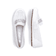 Weiße Rieker Damen Loafer 46885-80 mit einer extra weichen Decksohle. Schuh von oben, liegend.