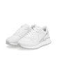 Weiße Rieker Damen Sneaker Low W0609-80 mit leichter und griffiger Sohle. Schuhpaar seitlich schräg.