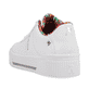 Weiße Rieker Damen Sneaker Low W0702-80 mit einer abriebfesten Plateausohle. Schuh von hinten.