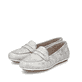 Beige Rieker Damen Loafer 46887-60 in Löcheroptik sowie extra weicher Decksohle. Schuhpaar seitlich schräg.