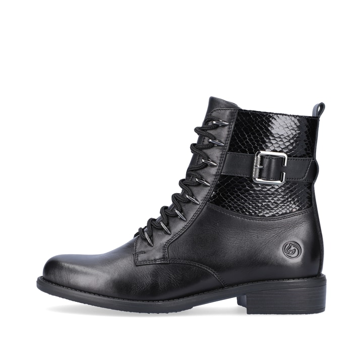 
Glanzschwarze remonte Damen Biker Boots D0F72-01 mit Schnürung und Reißverschluss. Schuh Außenseite