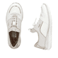Weiße Rieker Damen Slipper L3294-80 mit einer Gummischnürung. Schuh von oben, liegend.