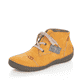 
Honiggelbe Rieker Damen Schnürschuhe 52543-69 mit Schnürung sowie einer leichten Sohle. Schuh seitlich schräg