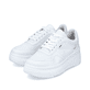 Weiße Rieker Damen Sneaker Low M7811-80 mit leichter und griffiger Plateausohle. Schuhpaar seitlich schräg.