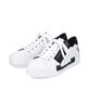 Lilienweiße Rieker Damen Sneaker N4936-81 mit Schnürung sowie einer Plateausohle. Schuhpaar schräg.