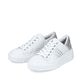 Weiße Rieker Damen Sneaker Low N5440-80 mit Schnürung sowie Ziernähten. Schuhpaar seitlich schräg.