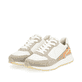 Weiße Rieker Damen Sneaker Low W0609-81 mit griffiger und leichter Sohle. Schuhpaar seitlich schräg.
