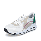 Weiße Rieker Damen Sneaker Low N5240-80 mit flexibler und ultra leichter Sohle. Schuh seitlich schräg.