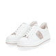 Weiße remonte Damen Sneaker D1C02-80 mit einer Schnürung sowie Metallelement. Schuhpaar seitlich schräg.
