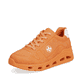 Orangene Rieker Damen Sneaker Low N5202-38 mit flexibler Sohle. Schuh seitlich schräg.