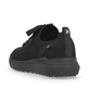 Schwarze waschbare Rieker Damen Slipper W1103-00 mit flexibler Sohle. Schuh von hinten.