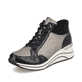 
Schwarze remonte Damen Sneaker D0T70-01 mit einer dämpfenden Sohle mit Keilabsatz. Schuh seitlich schräg