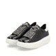 Schwarze Rieker Damen Sneaker Low W1205-00 mit einer ultraleichten Plateausohle. Schuhpaar seitlich schräg.