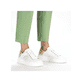 Weiße Rieker Damen Sneaker Low N5440-80 mit Schnürung sowie Ziernähten. Schuh am Fuß.
