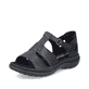 Schwarze Rieker Damen Riemchensandalen 64865-01 mit einem Klettverschluss. Schuh seitlich schräg.
