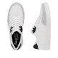 Weiße Rieker Herren Sneaker Low B7806-80 mit TR-Sohle mit weichem EVA-Inlet. Schuh von oben, liegend.